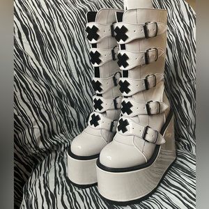 🐼🤍YRU Dune X Patent Platform Rave Boots🐼🖤